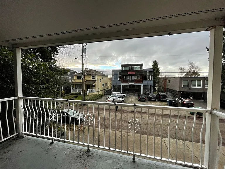 744 Belmont Pl E — Photo 2