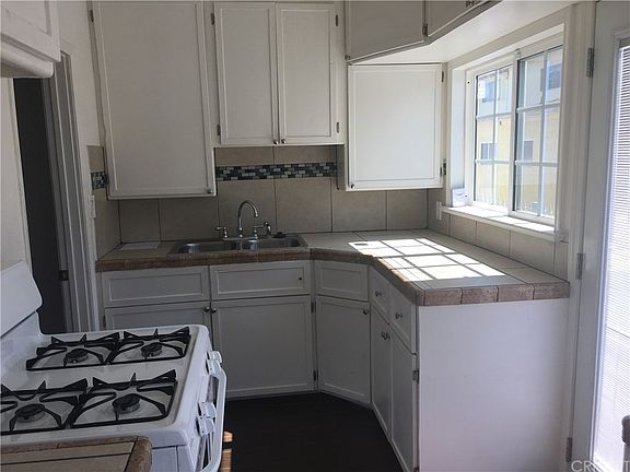 3rd image of 506 W Queen St APT 2