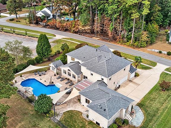 2nd image of 4337 Wishart Rd