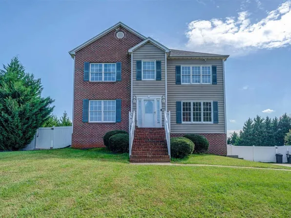 1302 Jeb Stuart Pl, Forest, VA 24551
