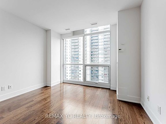 3rd image of 170 Avenue Rd #1104