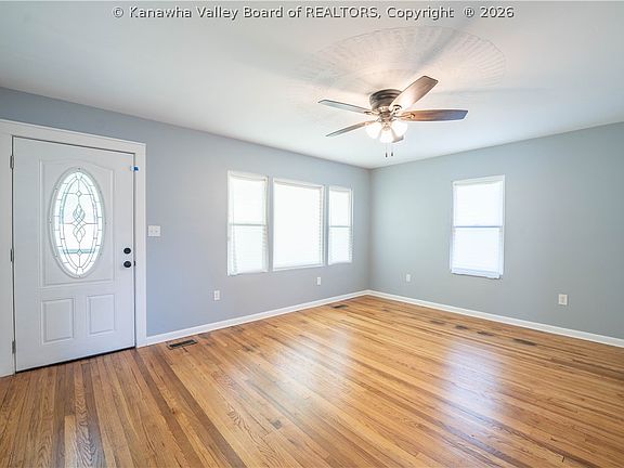 5th image of 302 Winfield Rd