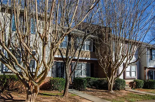 1066 Wedgewood Ln Photo 1