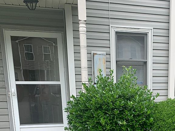 2nd image of 2323 Wellington Cir