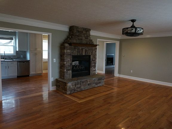 2nd image of 522 Newton Ln