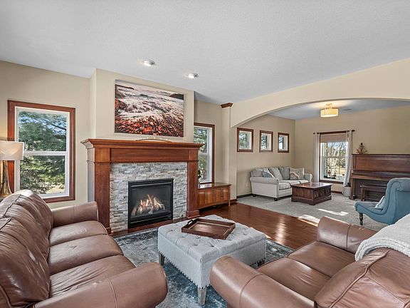 4th image of 485 Rosewood Rd