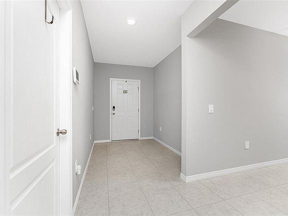 4th image of 475 Posadas Cir