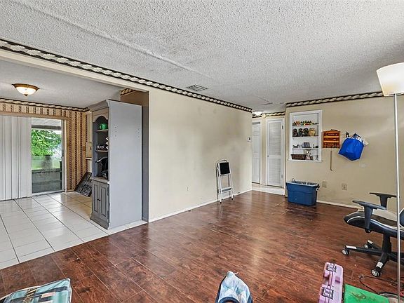 5th image of 3317 Bainbridge Dr