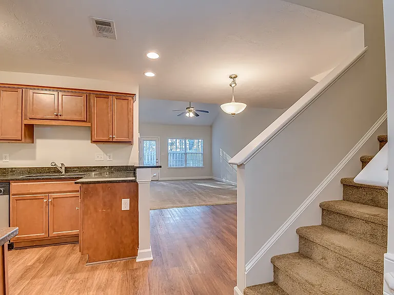 Stonewyck Luxury Townhomes — Photo 21