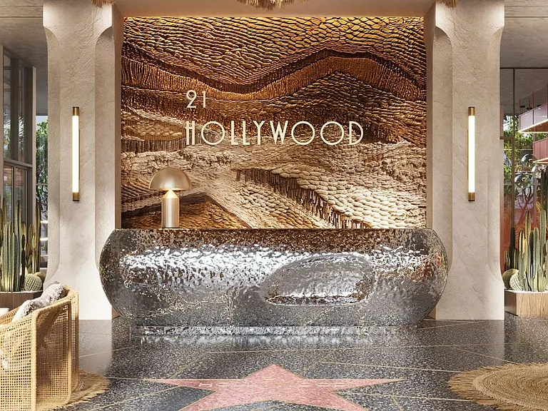 21 Hollywood — Photo 1