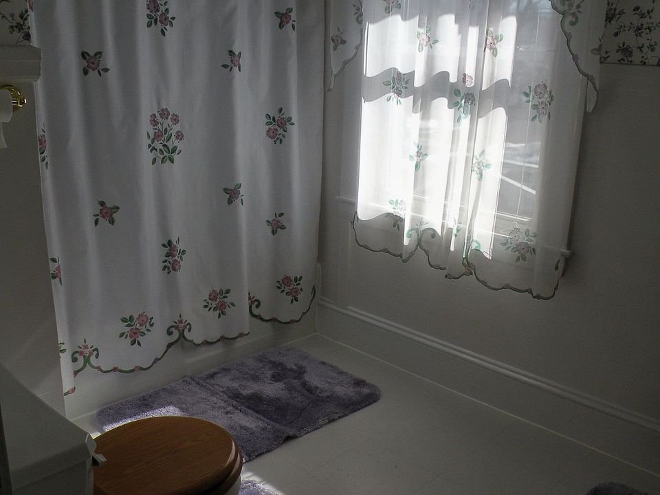 2nd image of 11 Winthrop St