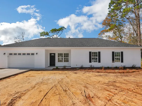 34 Colonial Dr, Baxley, GA 31513