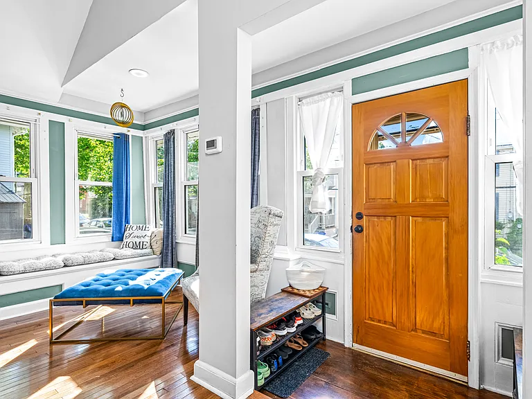 282 Lake St — Photo 2