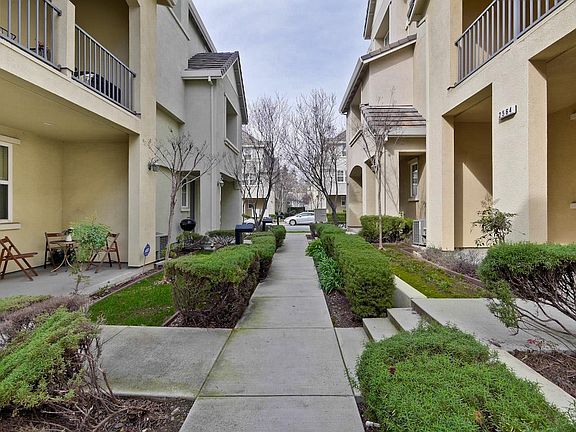 5th image of 2589 Heron Ct