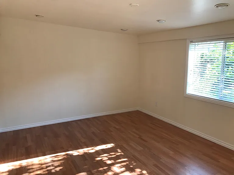 1309 Wesley Ave — Photo 6
