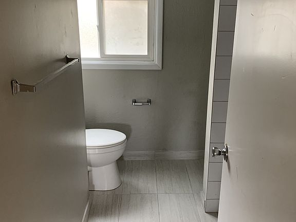 5th image of 3333 S Scott Ct