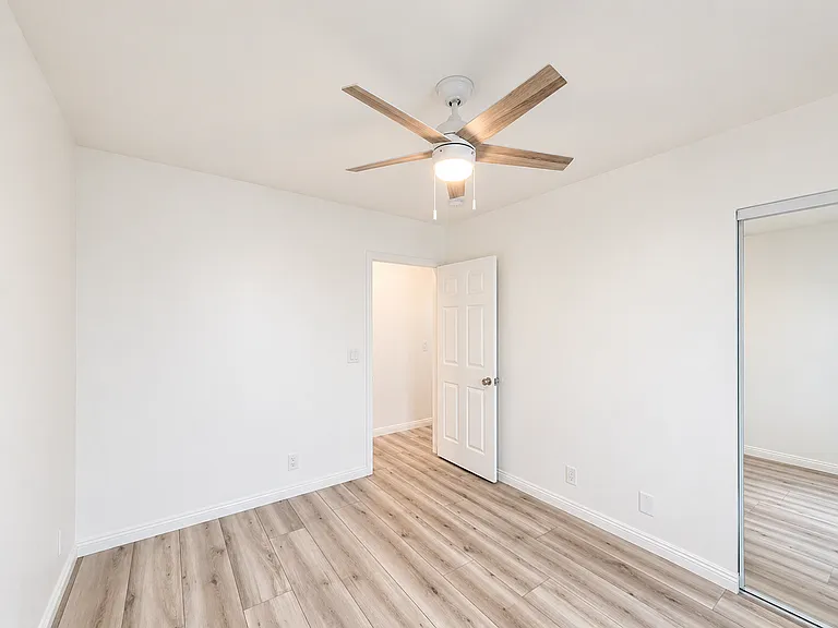 1084 Walnut Ave — Photo 17