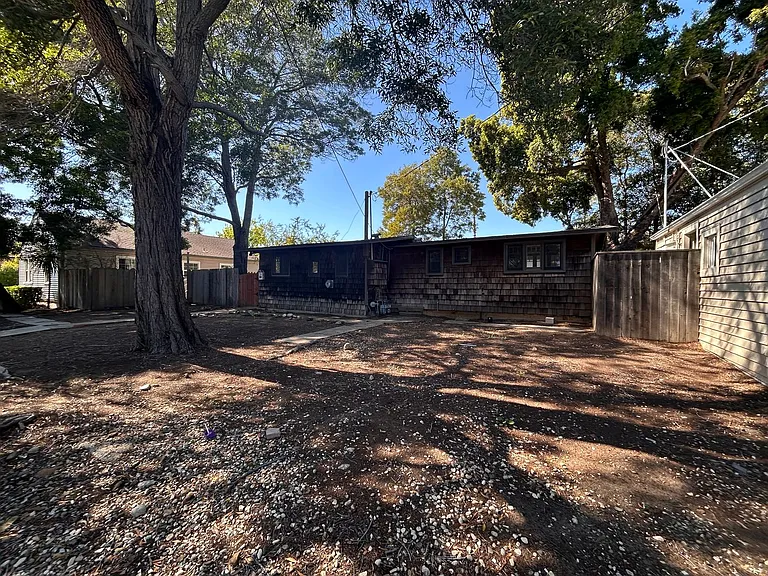 1212 Twenty Fredericks 390 Ptwy — Photo 3