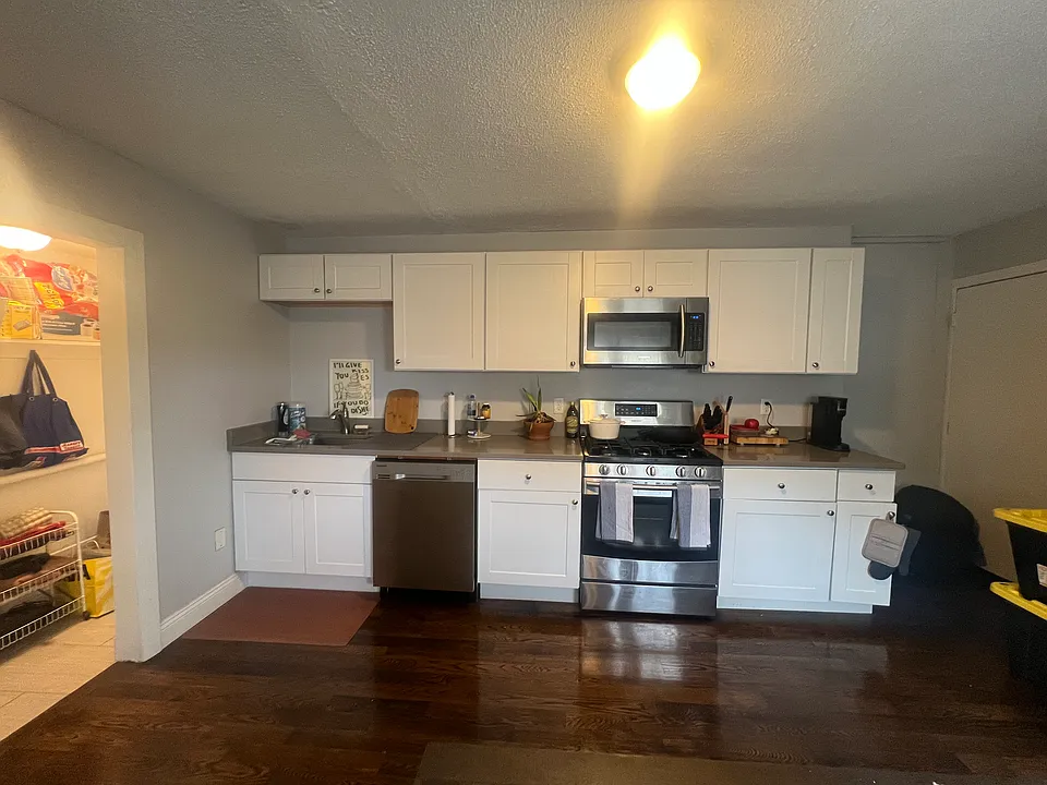 14 Cross St E #3