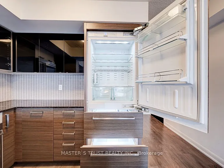 5162 Yonge St #815 — Photo 18