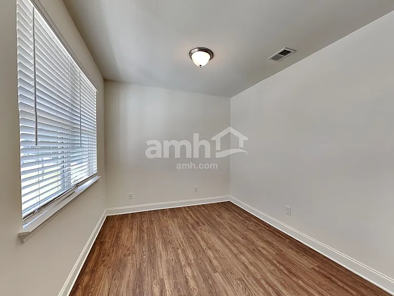 2442 Napa Valley Dr — Photo 9