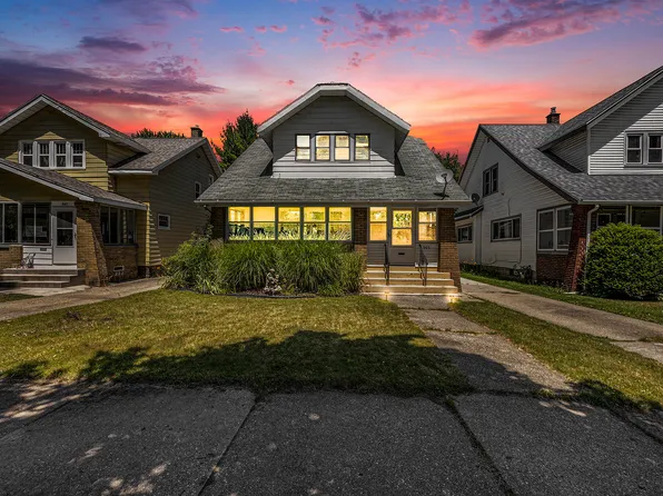 903 Lake Michigan Dr NW, Grand Rapids, MI 49504