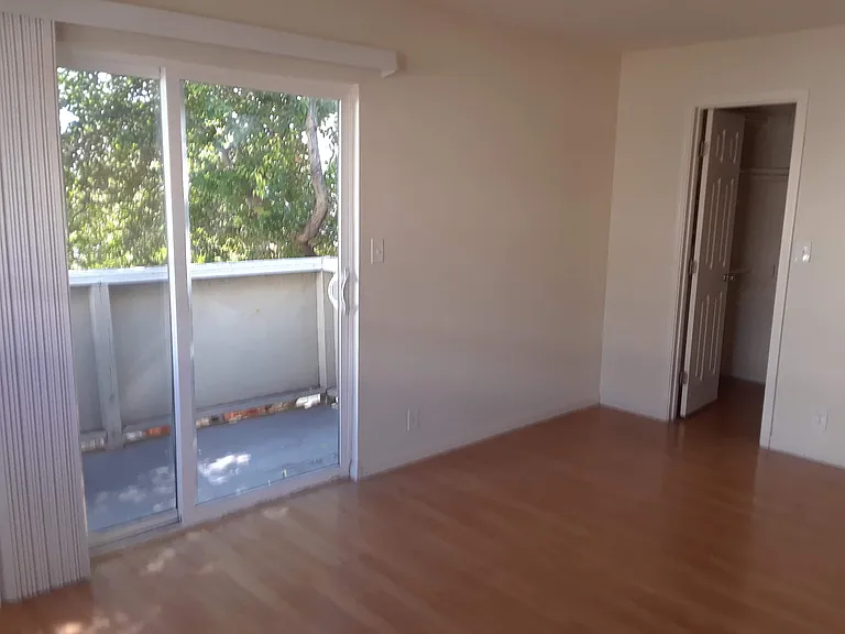 1600 Broadway St #6 — Photo 5