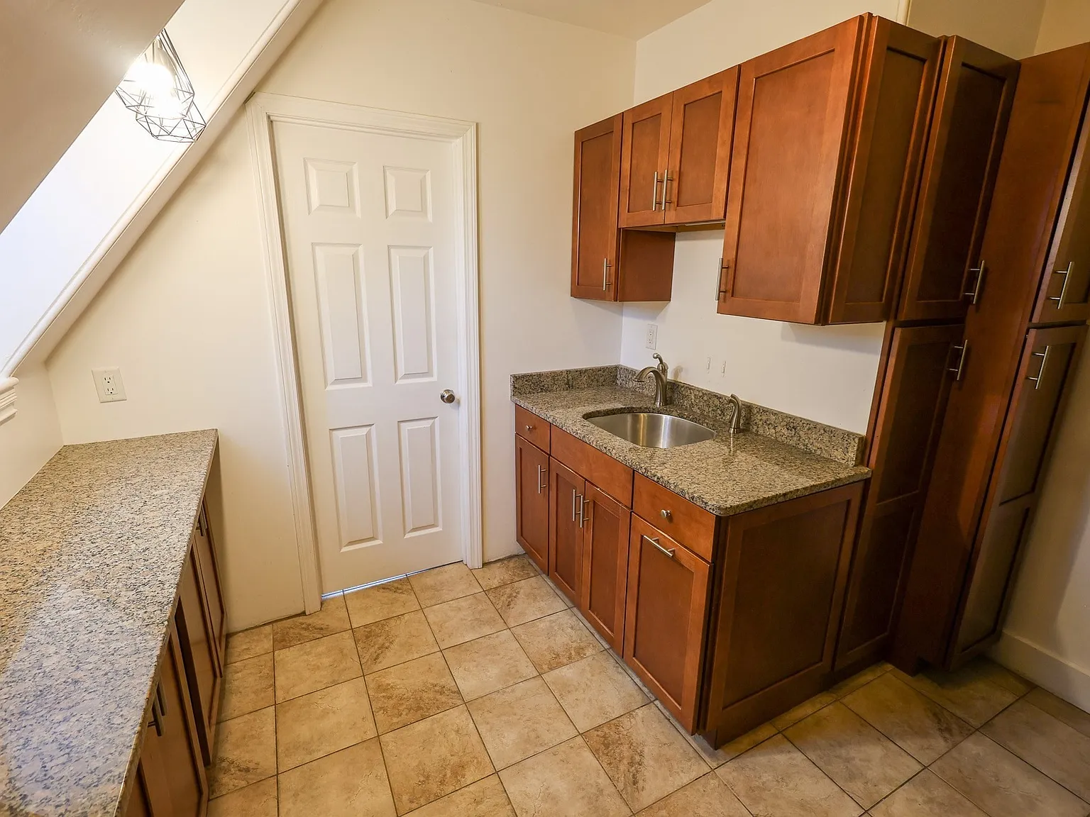 2 bed, 1.0 bath, 1000 sqft, $2,550 — Photo 2