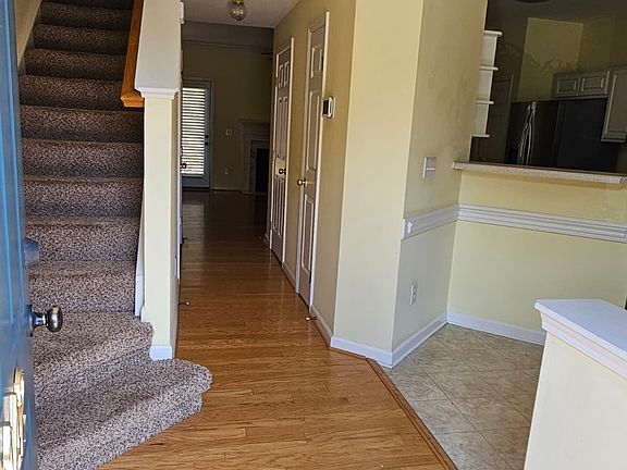 3rd image of 142 Spring Crossing Cir