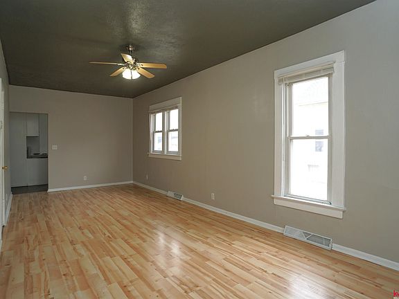 4th image of 621 New Hampshire St