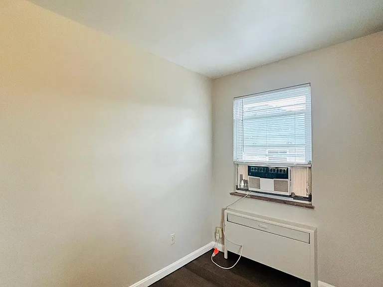 3047 Boudinot Ave — Photo 10