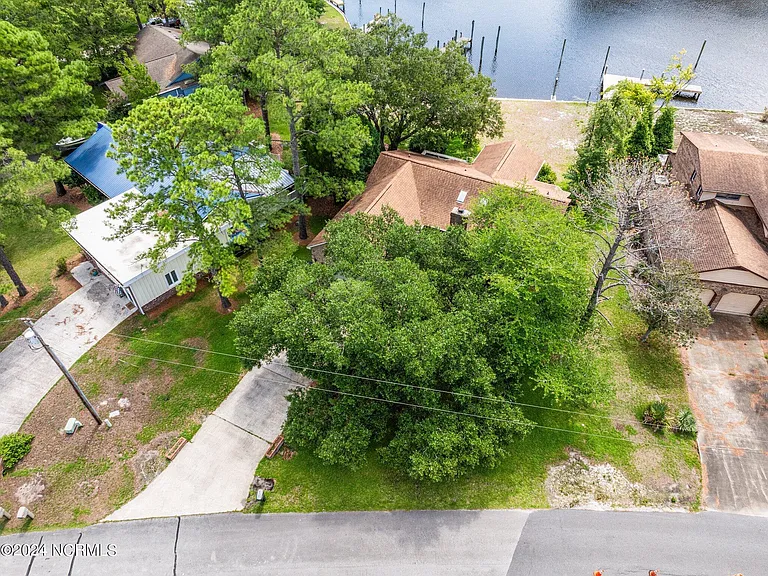 5722 Gondolier Dr — Photo 40