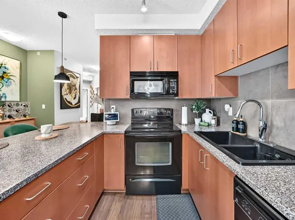 120 Country Village Cir NE #414, Calgary, AB T3K 0E4