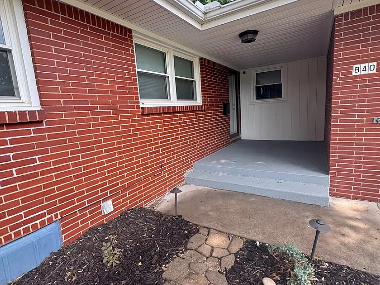840 N Waddington Ave — Photo 3