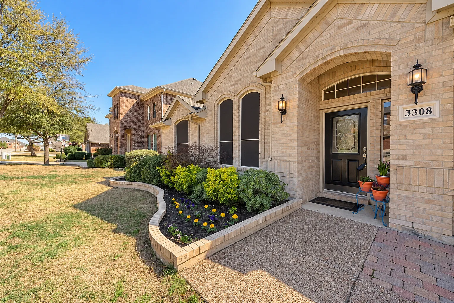 4 bed, 2416 sqft, $2,370 — Photo 3