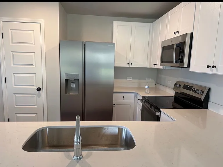 1098 Cooper Hawk Ln #1098 — Photo 5