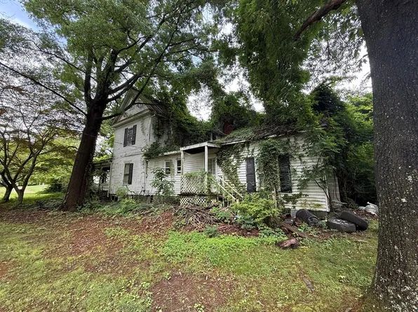 110 Whittle St, Chatham, VA 24531