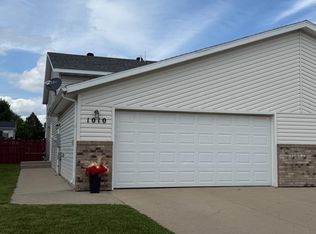 1010 Oak Pl, West Fargo, ND 58078