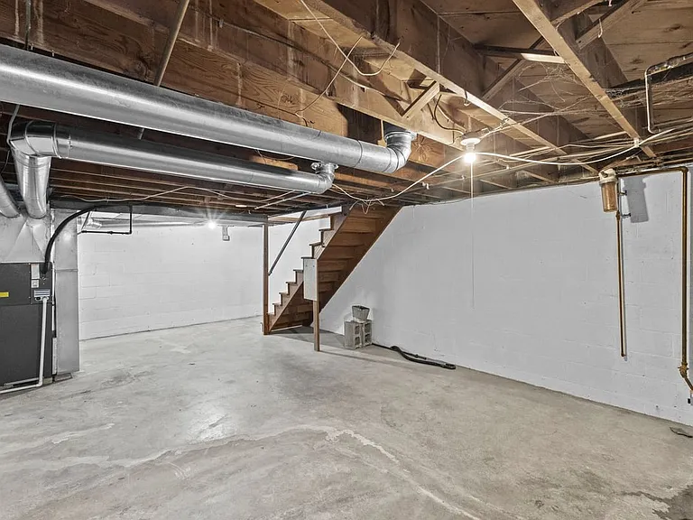 723 Village Dr — Photo 17