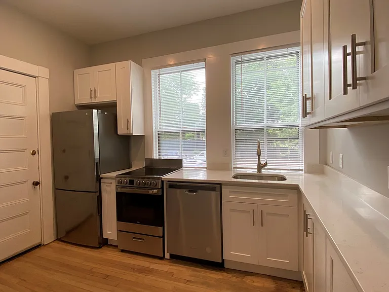 121 Main St #3 — Photo 1
