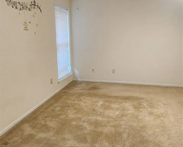 16807 Sussex Dr — Photo 23