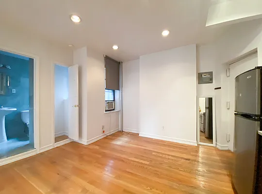 Rented by Kahen Properties | media 19