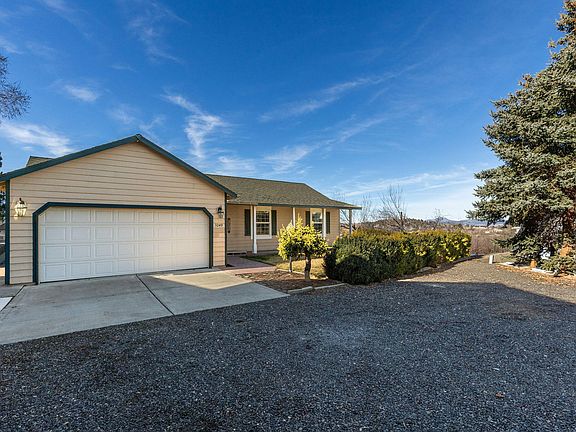 4th image of 3249 NE Yellowpine Rd