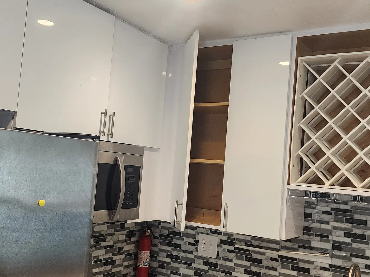 2 bed, 816 sqft, $2,300 — Photo 1