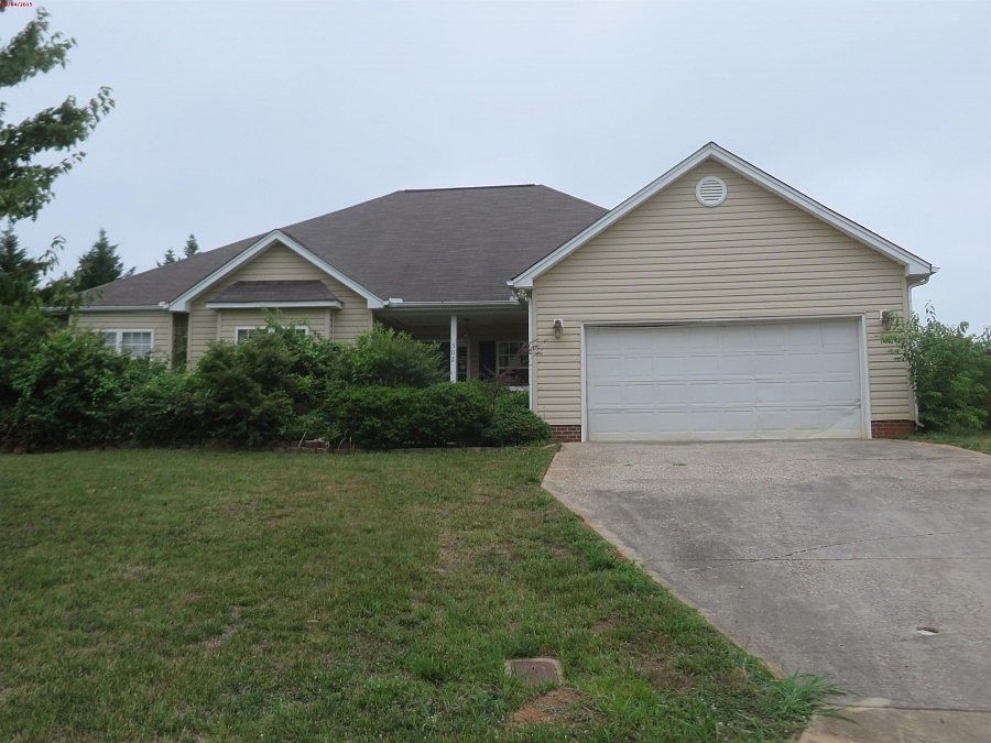 1st image of 302 Linsbury Ct