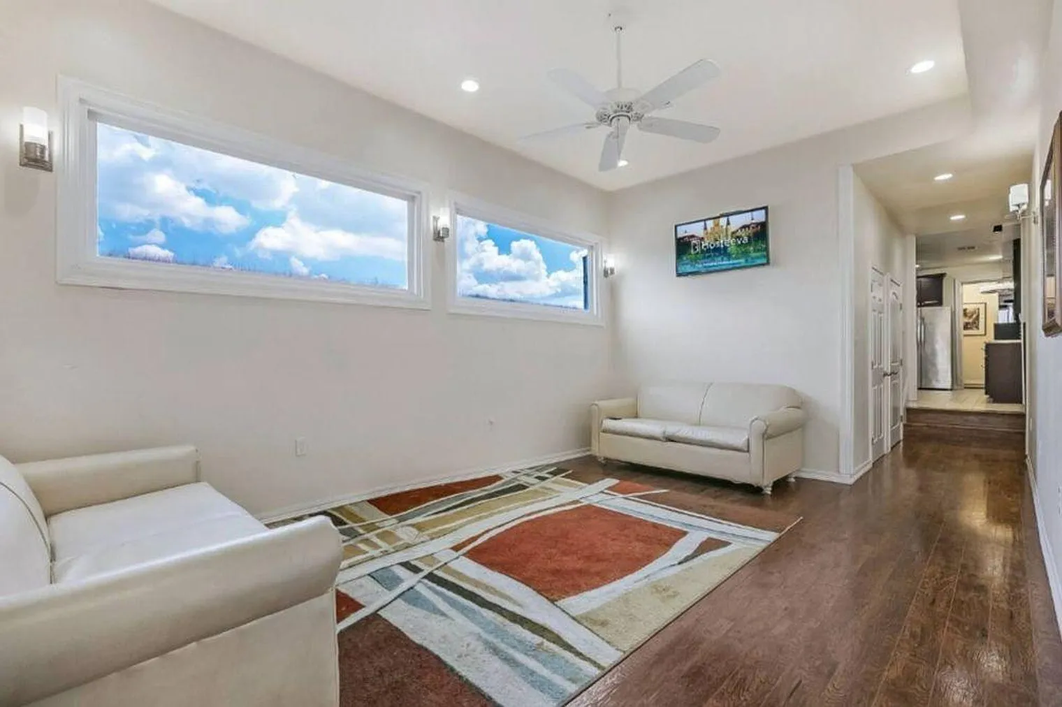 4 bed, 4.0 bath, 1076 sqft, $9,571 — Photo 2