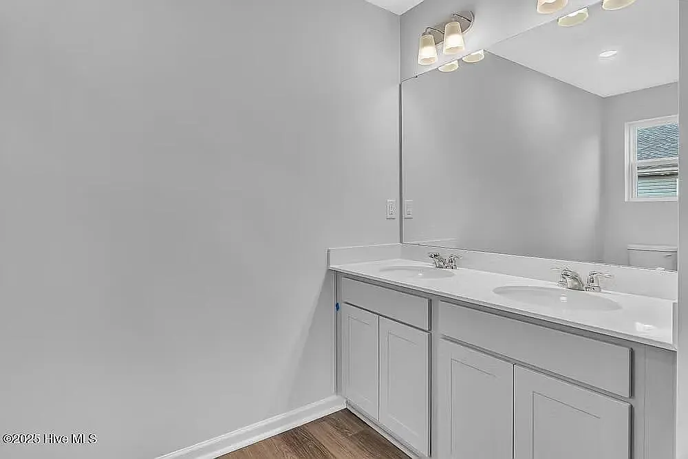 4 bed, 2000 sqft, $2,300 — Photo 4