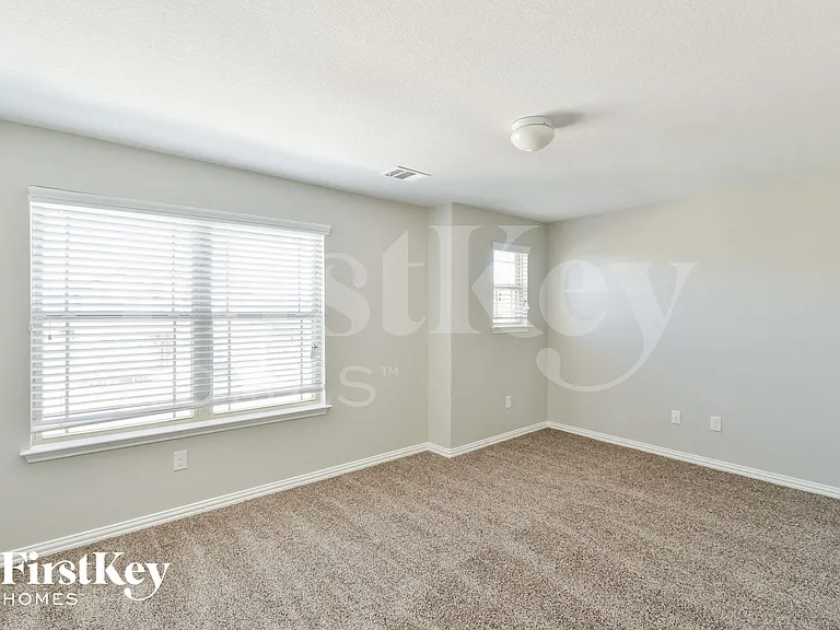 9006 Bowring Park — Photo 11