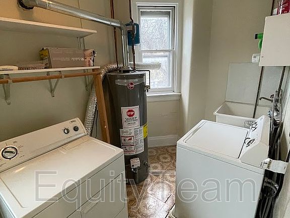 4th image of 2531 Moorman Ave #3