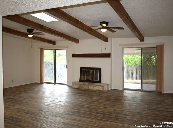 3rd image of 4714 Wedgewood Dr